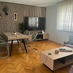Lyra * 特罗吉尔