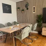 Lyra * 特罗吉尔