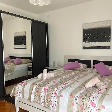 Lyra Holiday home