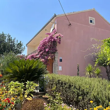 Lyra Holiday home *