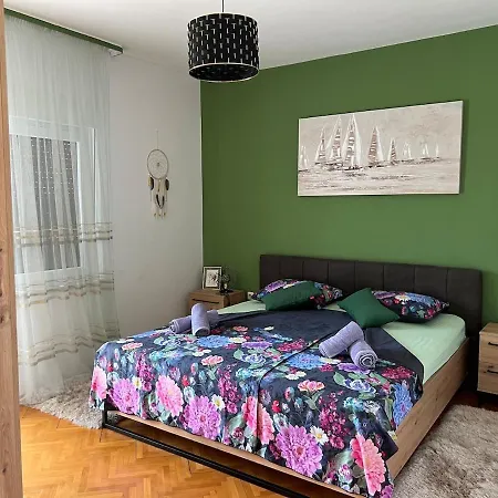 Lyra Holiday home