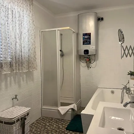 Lyra Holiday home *